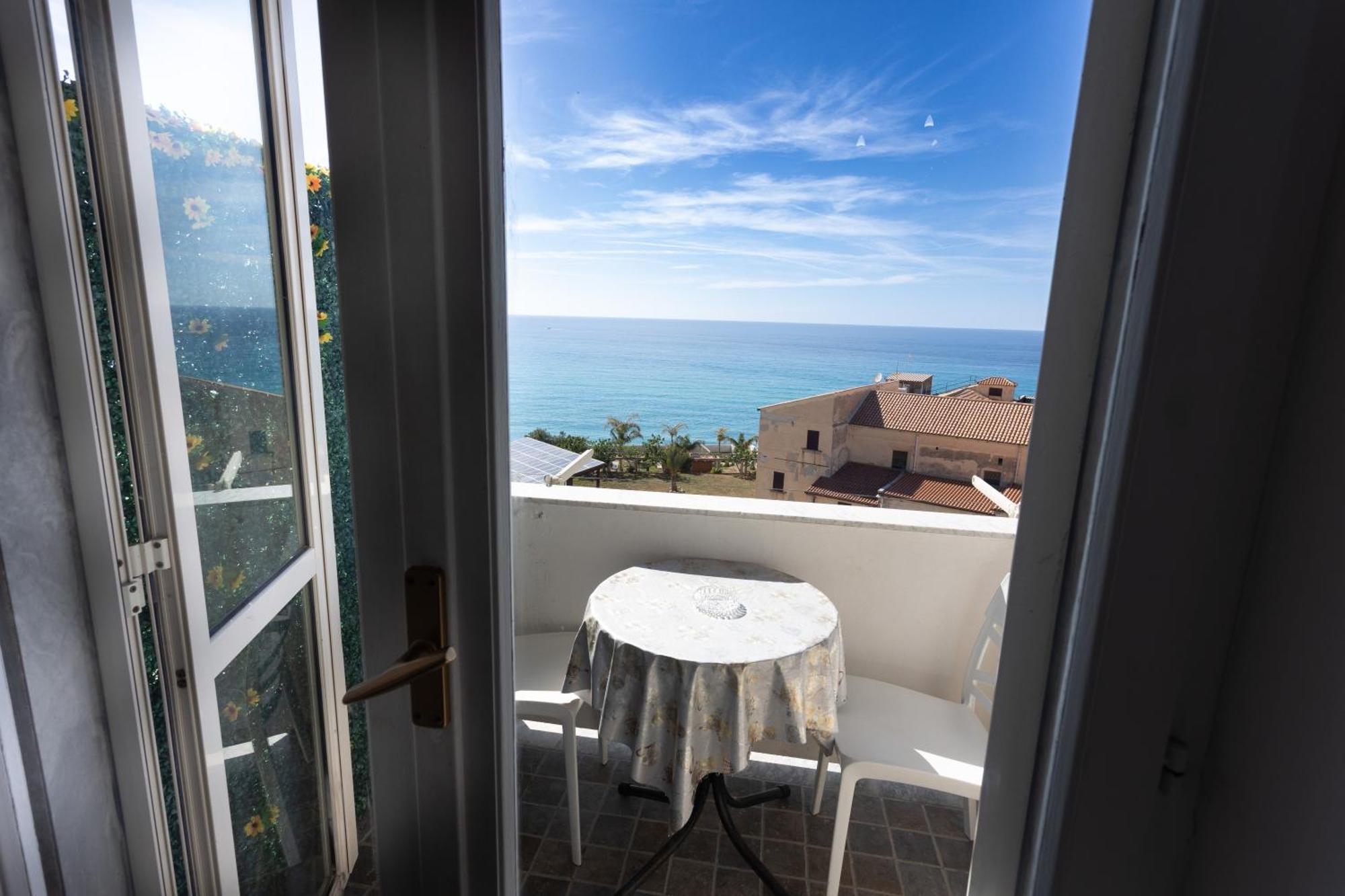 Aparthotel Residenza Luce Sul Mare Tropea Esterno foto